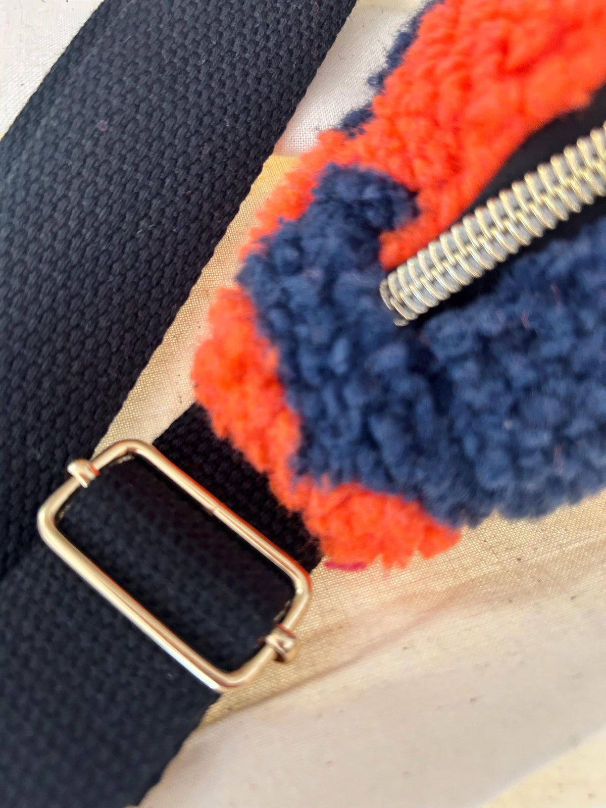 Sac banane femme hiver | Bouclettes / Sherpa  bleu marine fleuries orange, doublure bleu marine | Flower Fanny Pack, Bum bag, GürteltascheSac Femme Zage Colorful Life