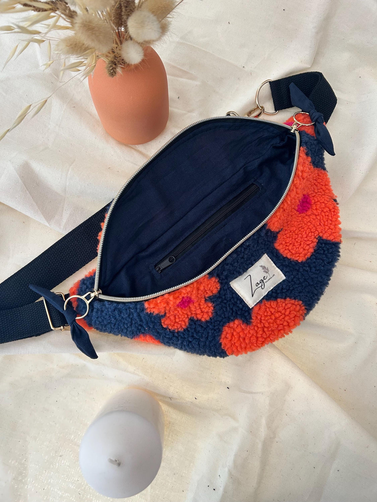 Sac banane femme hiver | Bouclettes / Sherpa  bleu marine fleuries orange, doublure bleu marine | Flower Fanny Pack, Bum bag, GürteltascheSac Femme Zage Colorful Life