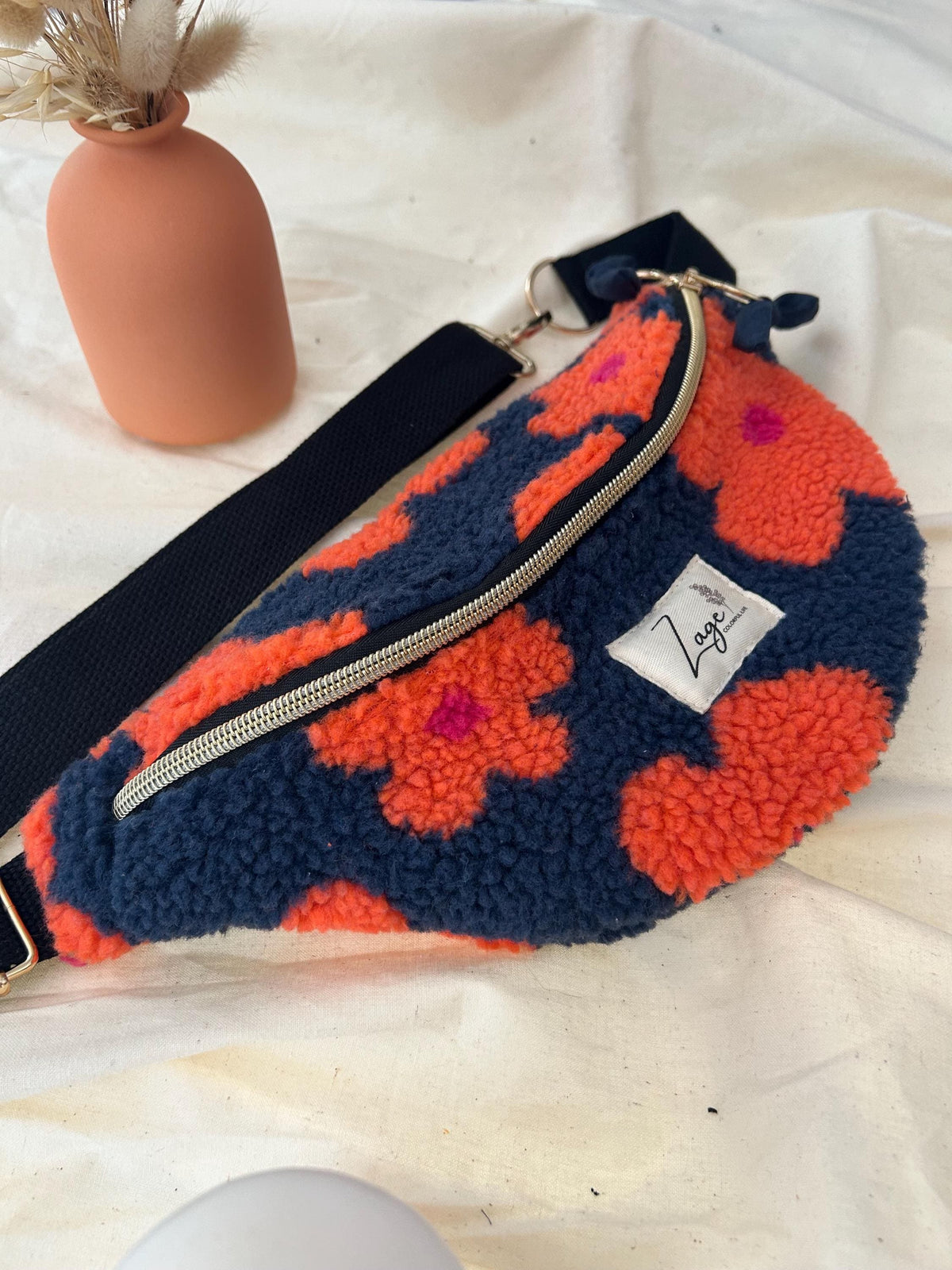 Sac banane femme hiver | Bouclettes / Sherpa  bleu marine fleuries orange, doublure bleu marine | Flower Fanny Pack, Bum bag, GürteltascheSac Femme Zage Colorful Life