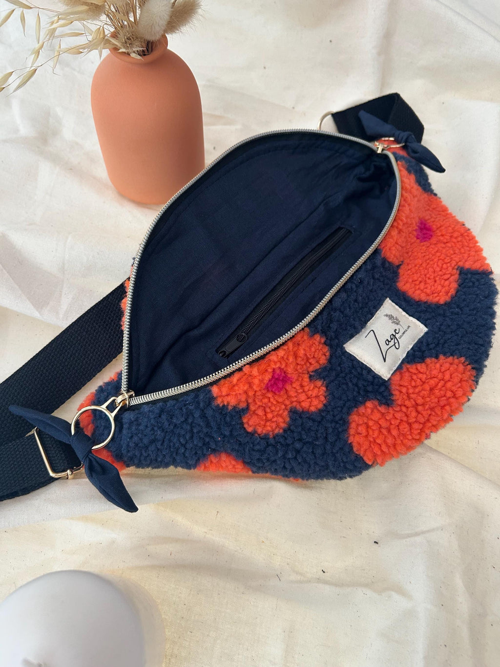 Sac banane femme hiver | Bouclettes / Sherpa  bleu marine fleuries orange, doublure bleu marine | Flower Fanny Pack, Bum bag, GürteltascheSac Femme Zage Colorful Life