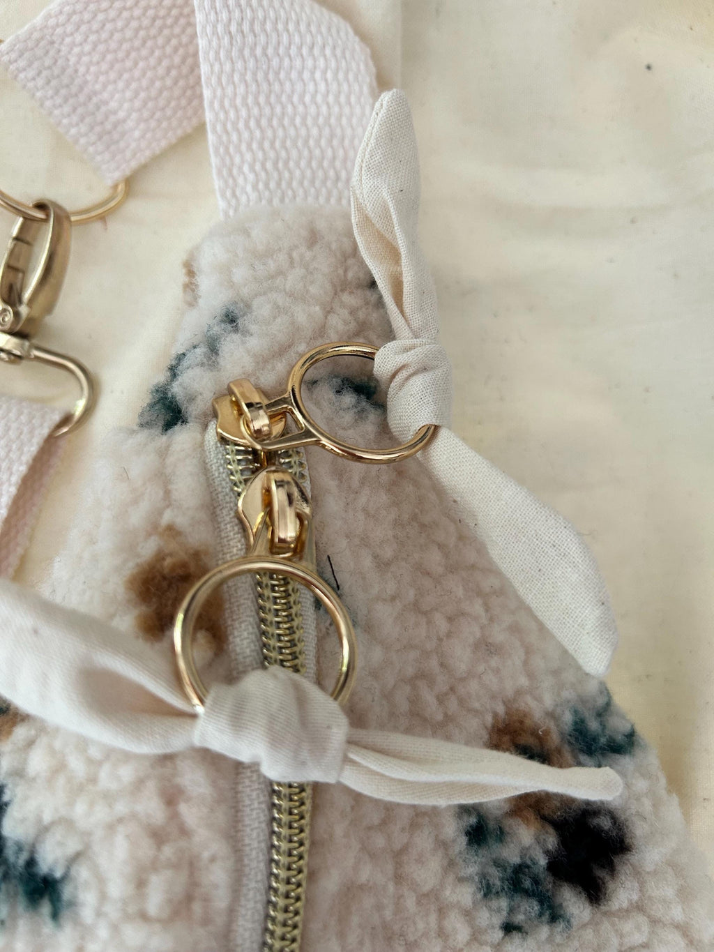 Sac banane femme hiver | Bouclettes / Sherpa  fleurie , doublure beige | Flower Fanny Pack, Bum bag, Gürteltasche, belt bagSac Femme Zage Colorful Life