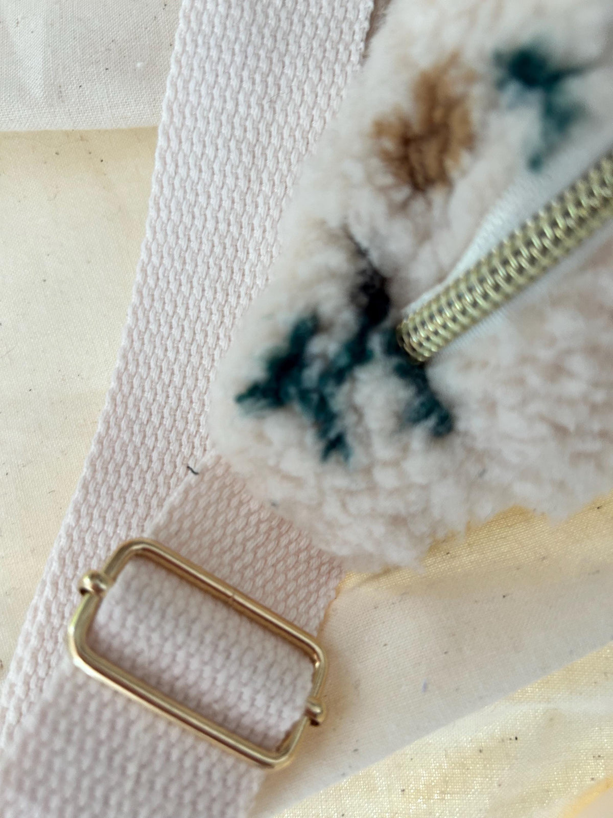 Sac banane femme hiver | Bouclettes / Sherpa  fleurie , doublure beige | Flower Fanny Pack, Bum bag, Gürteltasche, belt bagSac Femme Zage Colorful Life