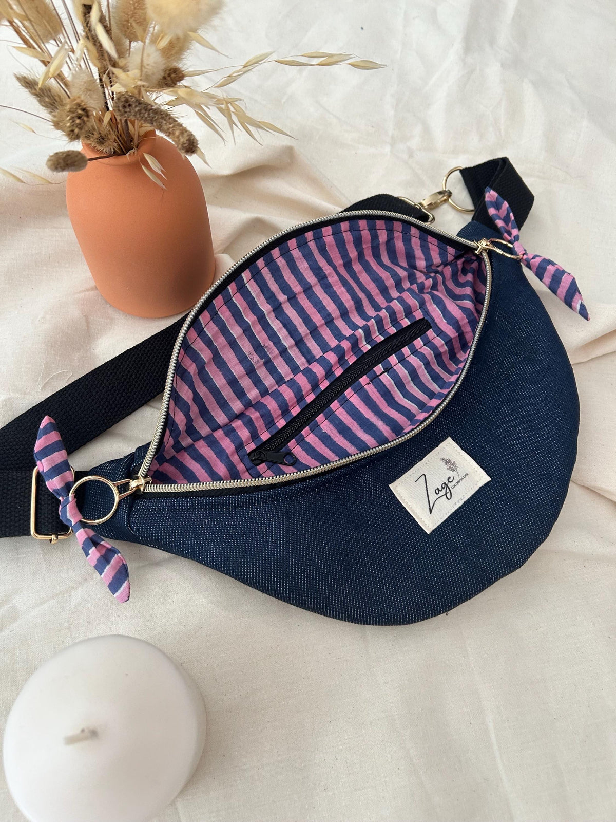 Sac banane femme | Jeans brut , doublure rayée rose et bleue |   Fanny pack, bum bag, Gürteltasche, Heuptas | Cadeau femmeSac Femme Zage Colorful Life