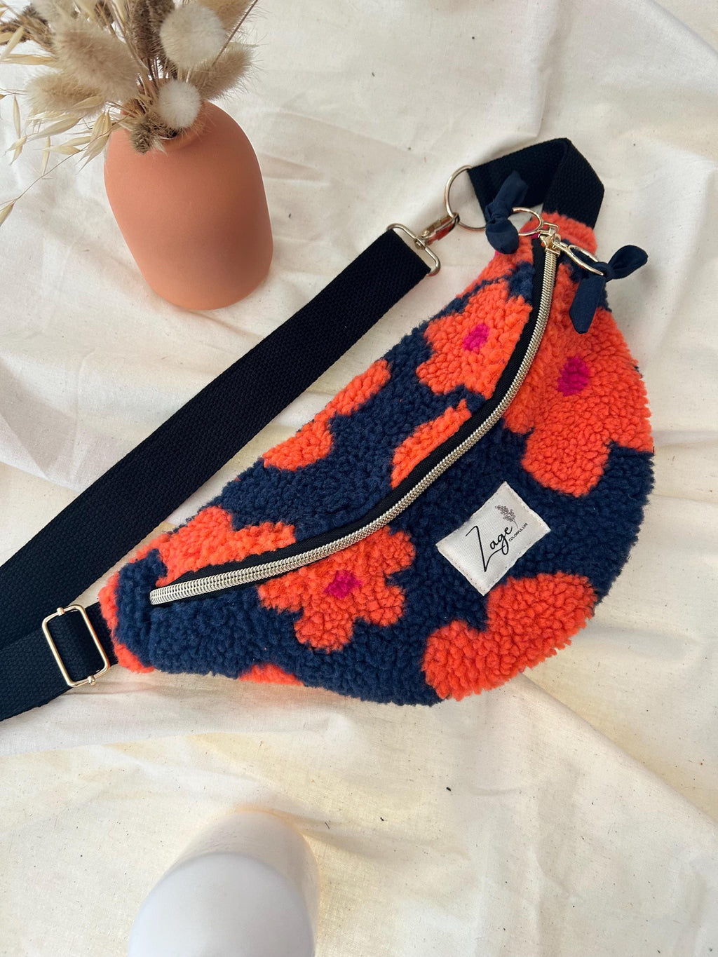Sac banane femme hiver | Bouclettes / Sherpa  bleu marine fleuries orange, doublure bleu marine | Flower Fanny Pack, Bum bag, GürteltascheSac Femme Zage Colorful Life