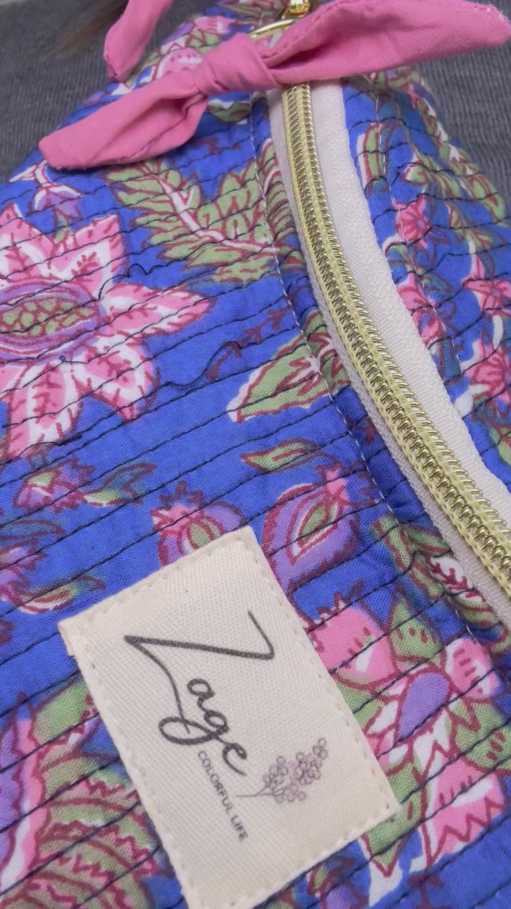 Sac banane femme Matelassé | Tissu matelassé bleu fleuri & doublure rose